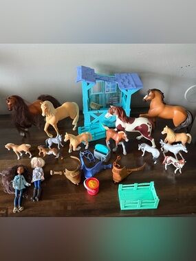 Spirit Riding Free Bundle Horses, Characters, Stall, Accessories.